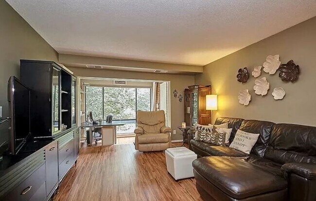 Building Photo - 10222 Bushman Dr