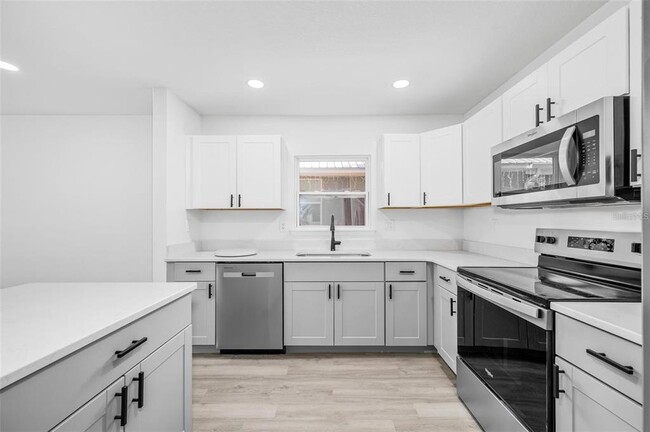 Building Photo - 1523 NE 1st Ave