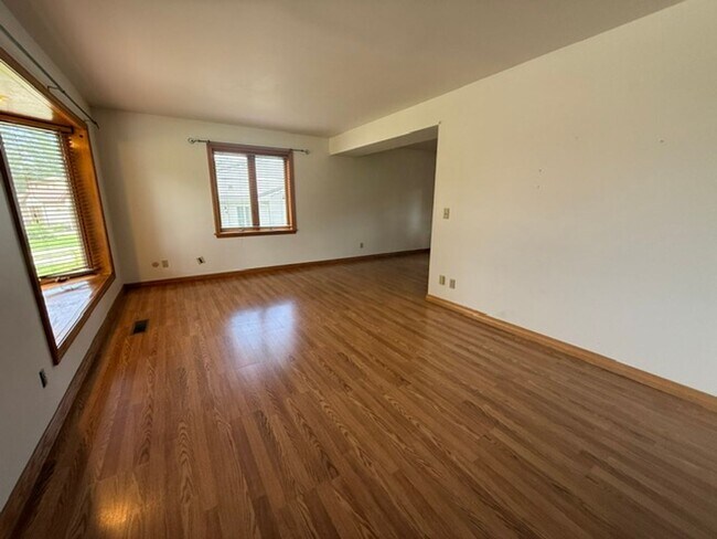 Foto del edificio - 3202 Chatham Dr