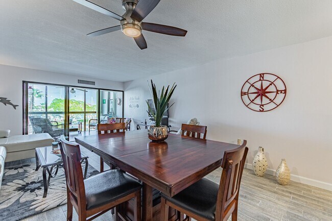 Foto del edificio - BEAUTIFUL 2 BEDROOM 2 BATHROOM CONDO NEAR ...