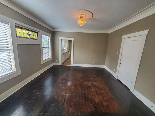 Foto del edificio - 1609 W Magnolia Ave