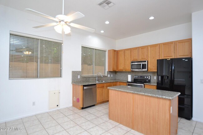 Foto del edificio - 9634 E Irwin Ave