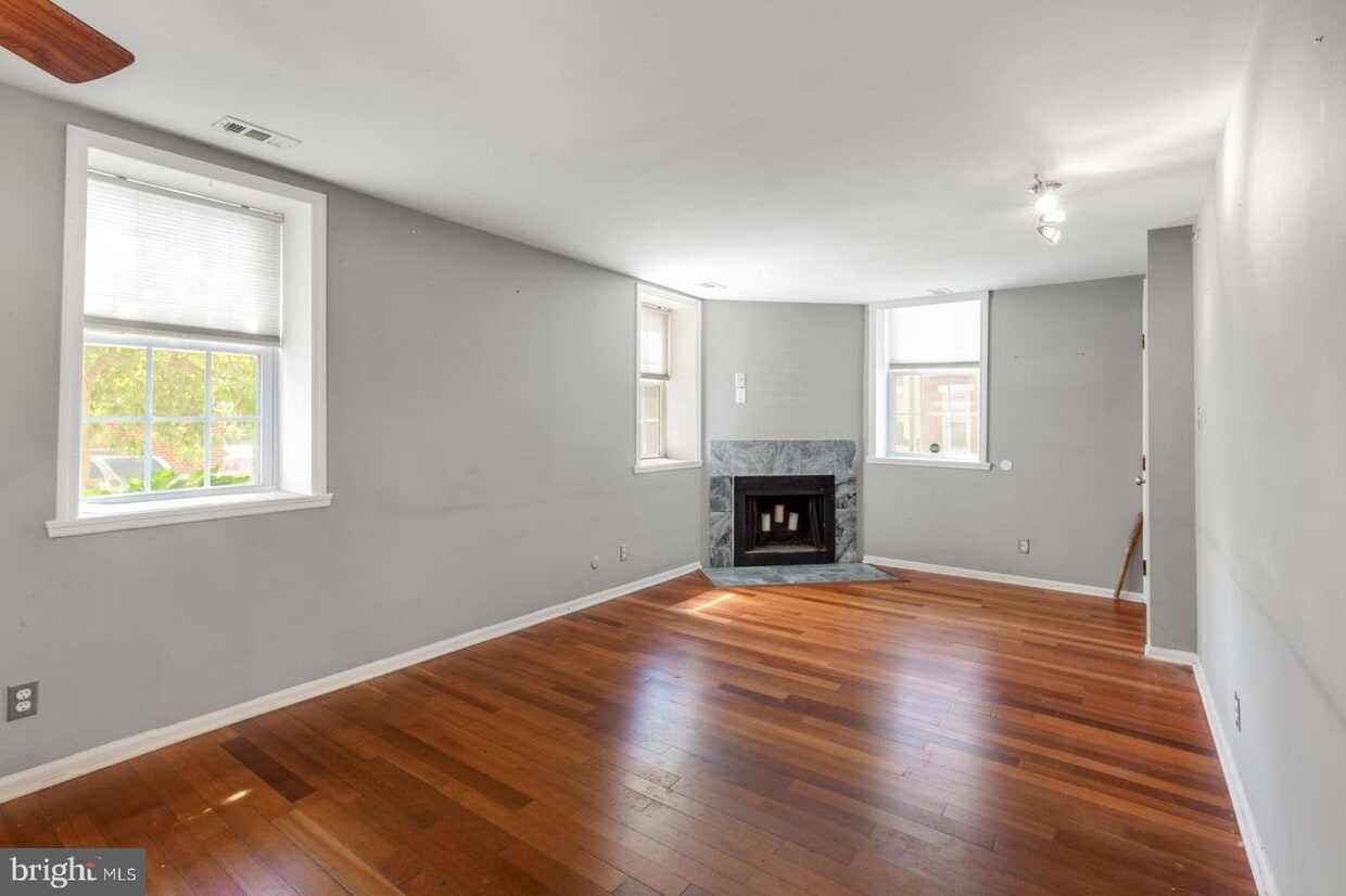 123 Bainbridge St Unit 1, Philadelphia, PA 19147 Room for Rent in