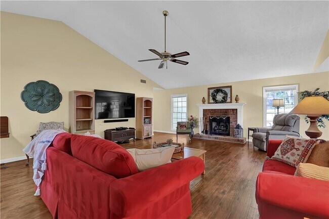 Building Photo - 4655 Hampton Square Dr