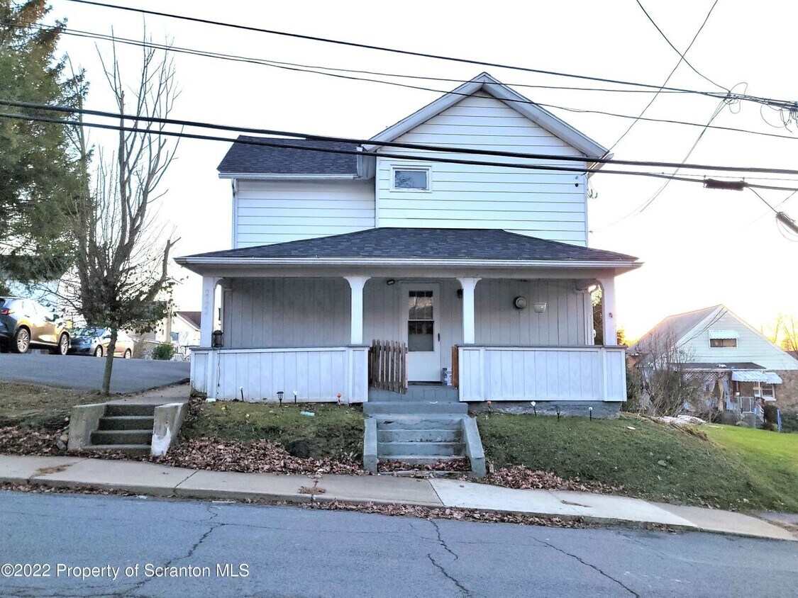 Primary Photo - 2122 Ash St
