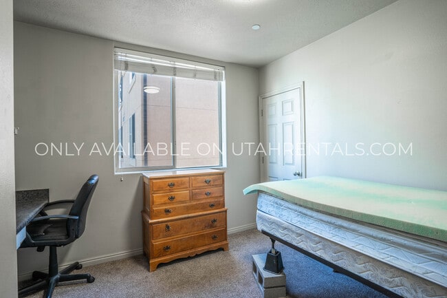 Building Photo - 843 E 620 N St