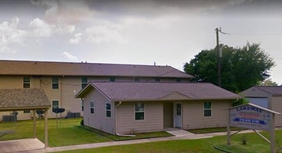 Building Photo - 522 Oak St