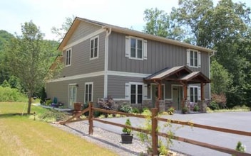 Building Photo - 637 Mineral Springs Rd