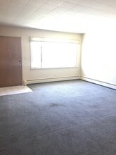 Building Photo - 903 W Villard St