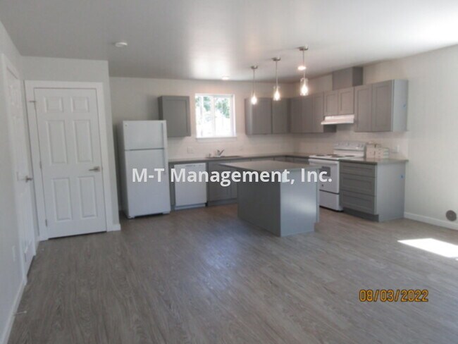 Building Photo - Brand new 2 br/1.5 bath Northside townhous...