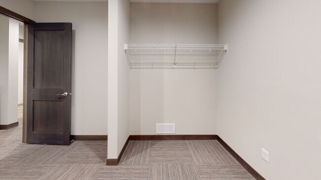 Foto del edificio - Brand new 6 bed 3 bath in Dinkytown