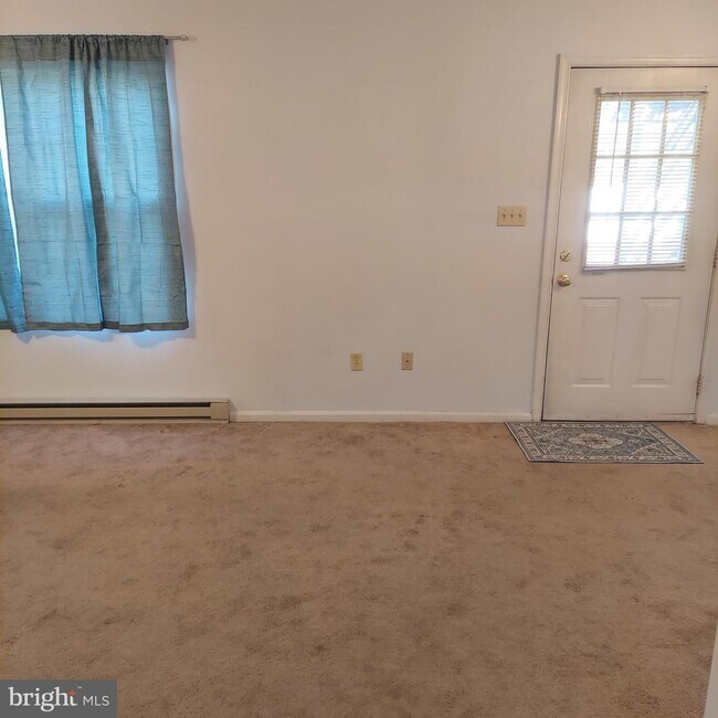 4065 Rose Bud Ct, Edinburg, VA 22824 Room for Rent in Edinburg, VA
