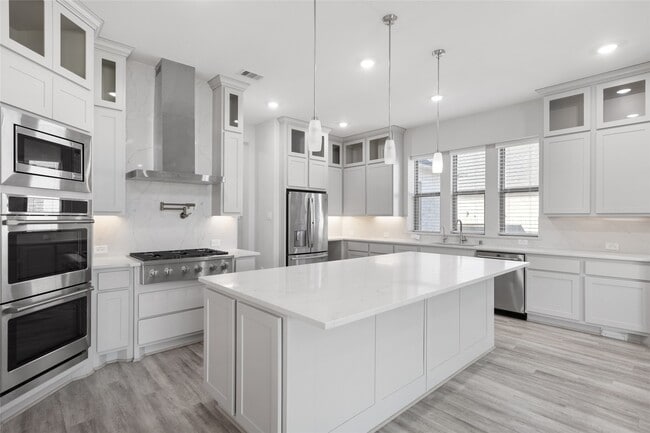 Foto del edificio - 4935 Grapevine Ln