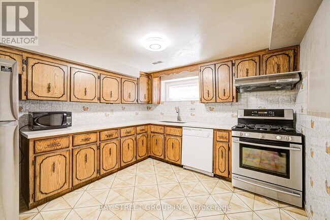 Building Photo - 38 Leafield Dr