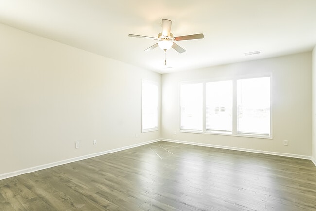 Building Photo - 582 Count Fleet Ct