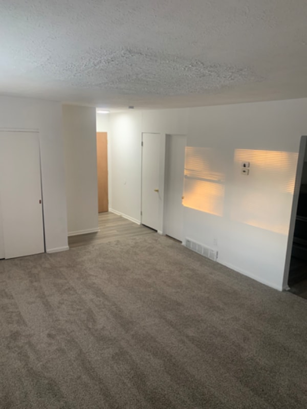 Foto del edificio - 33170 Aurora Rd