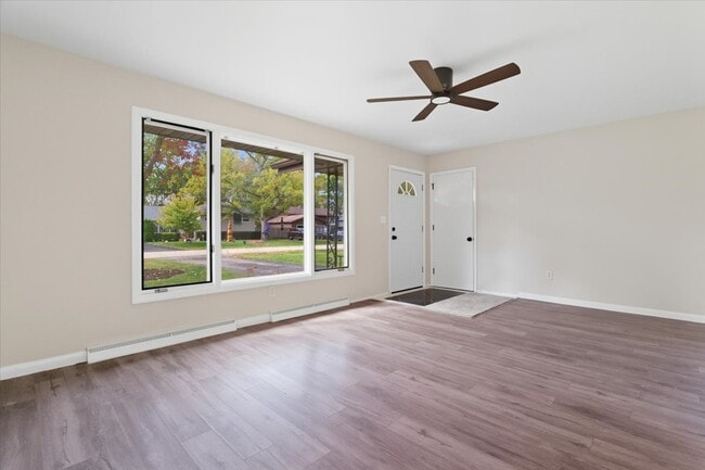 Building Photo - 2124 Burr Oak Ln