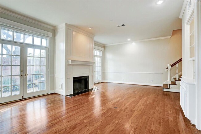 Building Photo - 6734 Vanderbilt St