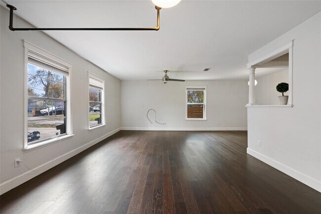 Foto del edificio - 502 W Elliott St