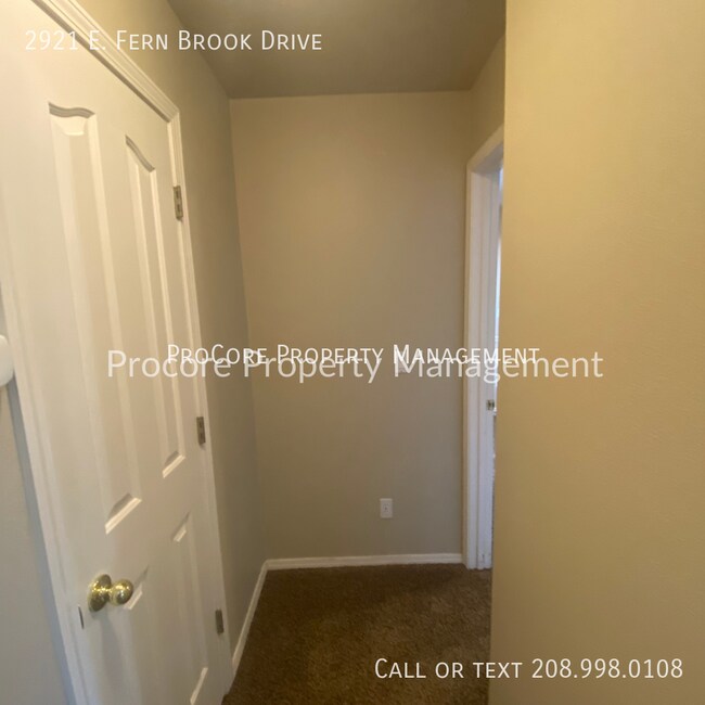 Foto del edificio - Newly painted...Charming 3-Bedroom, 2-Bath...