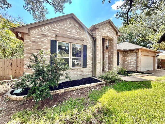 Building Photo - 4 Bed / 2 Bath Spacious One-Level Home wit...