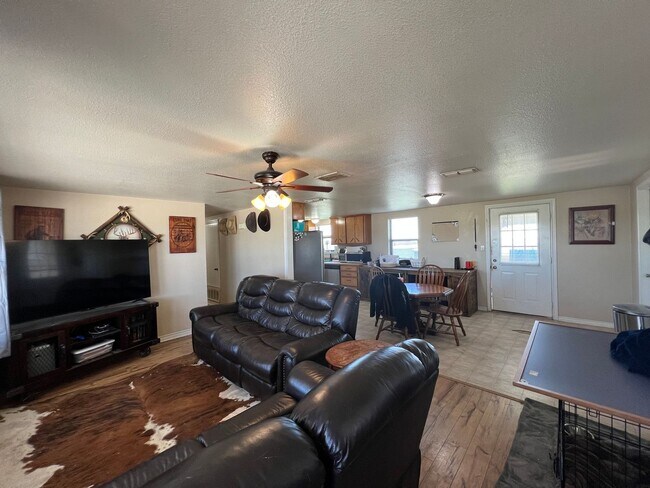 Foto del edificio - 3/1 WATER & TRASH INCLUDED - near - Horses Welcome - Tarleton State University's new rodeo arena!