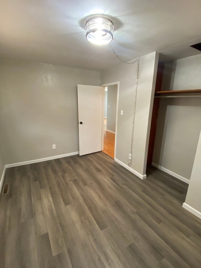 Building Photo - 109 Debruler Dr