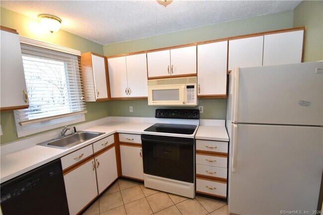 Building Photo - 126 Oak Ridge Dr