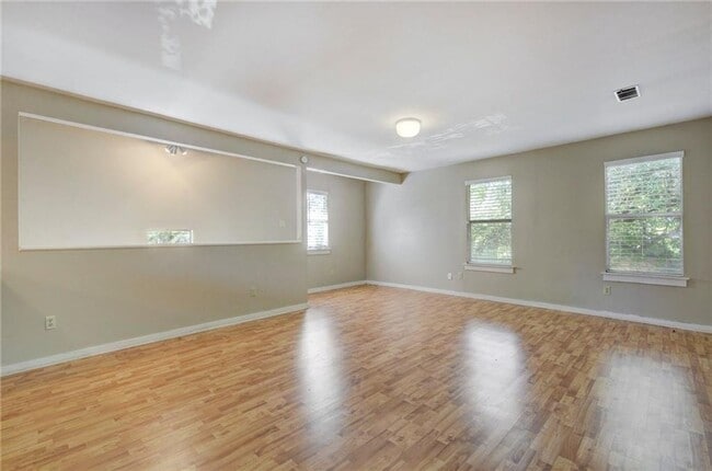 Building Photo - 1305 Lorrain St