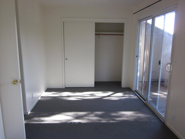 Building Photo - 147 Hunolt St