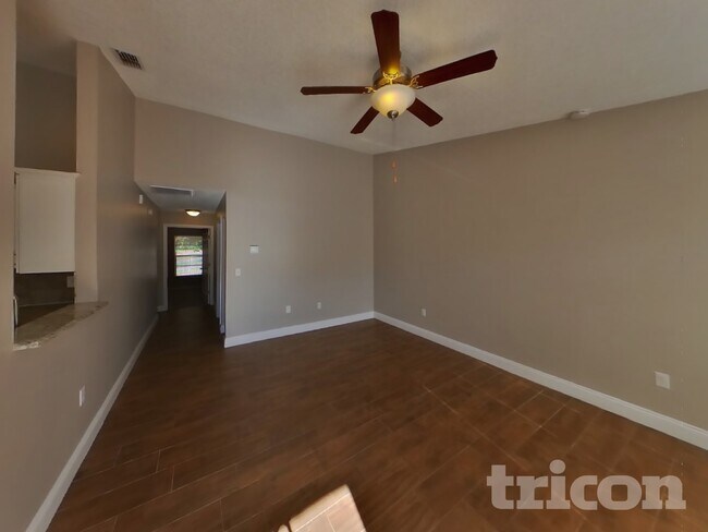 Foto del edificio - 10919 Livingston Dr