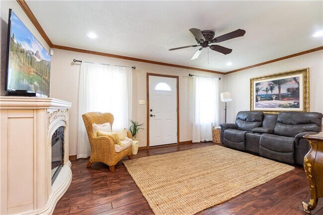 Photo - 1504 Johnston Dr House