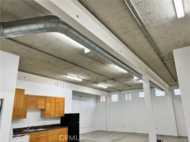 Building Photo - 567 W 5th St