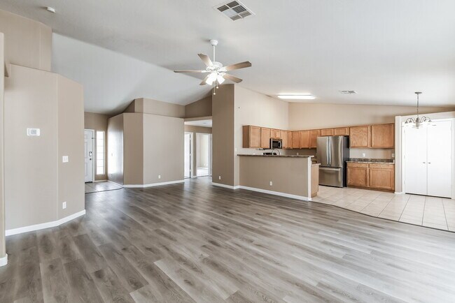 Foto del edificio - 527 N Bailey Cir