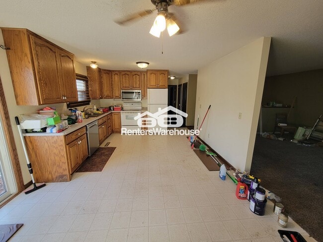 Building Photo - 1465 Cottonwood Rd