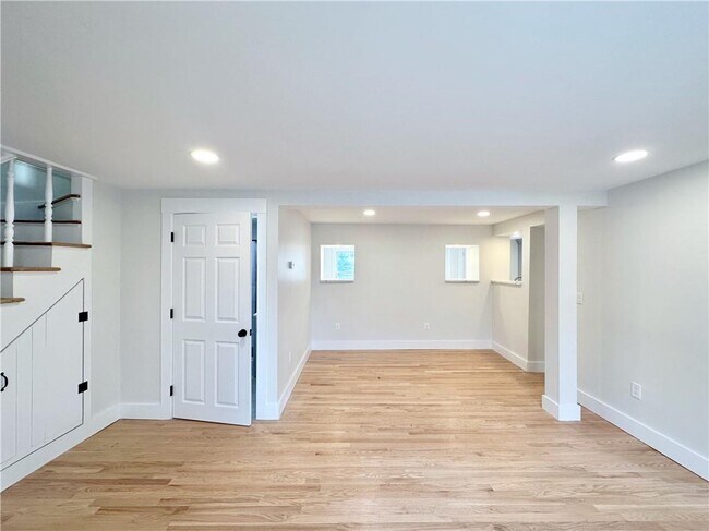 Building Photo - 15 Curry Ave