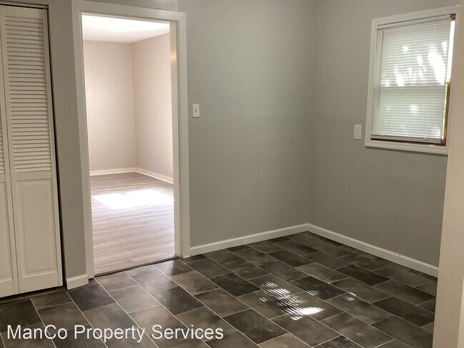 Building Photo - 4 br, 1 bath House - 447 Mertland Ave.