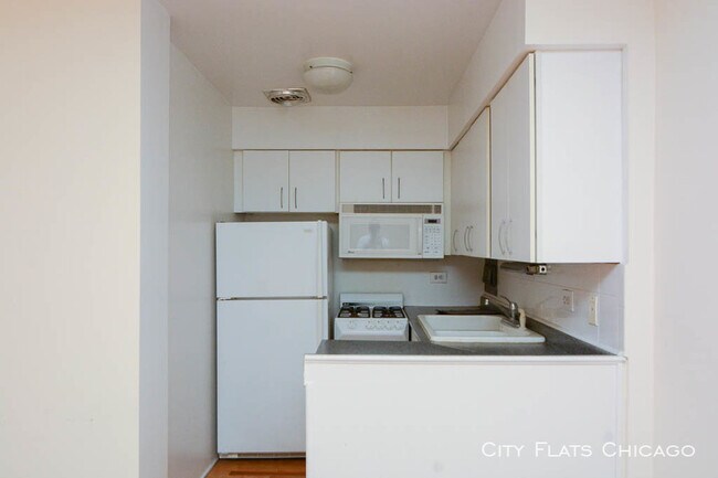 Building Photo - 2629 N Hampden Ct