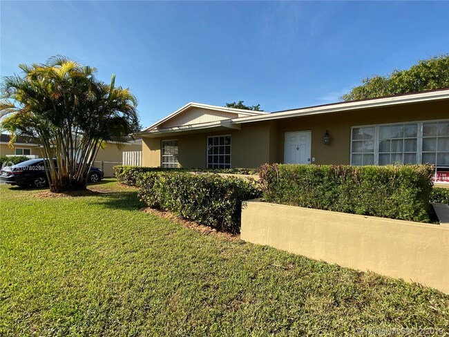 Building Photo - 10520 SW 124th Ave