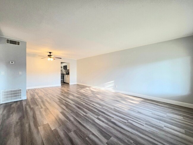 Foto del edificio - 605 Northlake Blvd