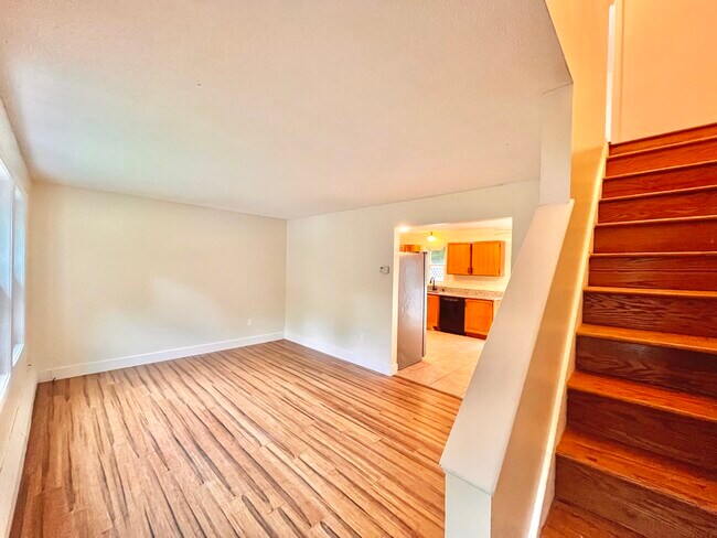 Living room - 608 4th Range Rd