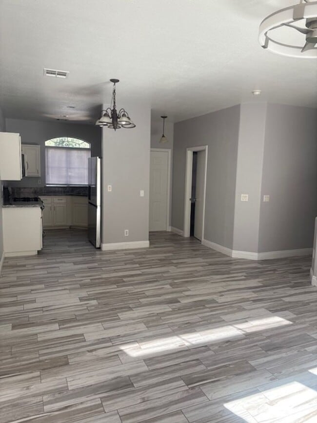 Foto del edificio - one story house with 3 bedrooms