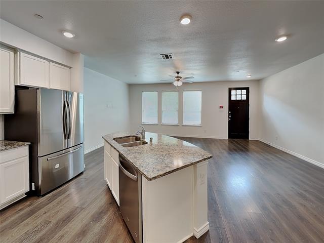 Building Photo - 2431 Klamath Dr