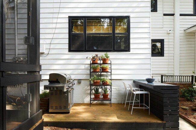 Building Photo - 3308 Cliff Rd