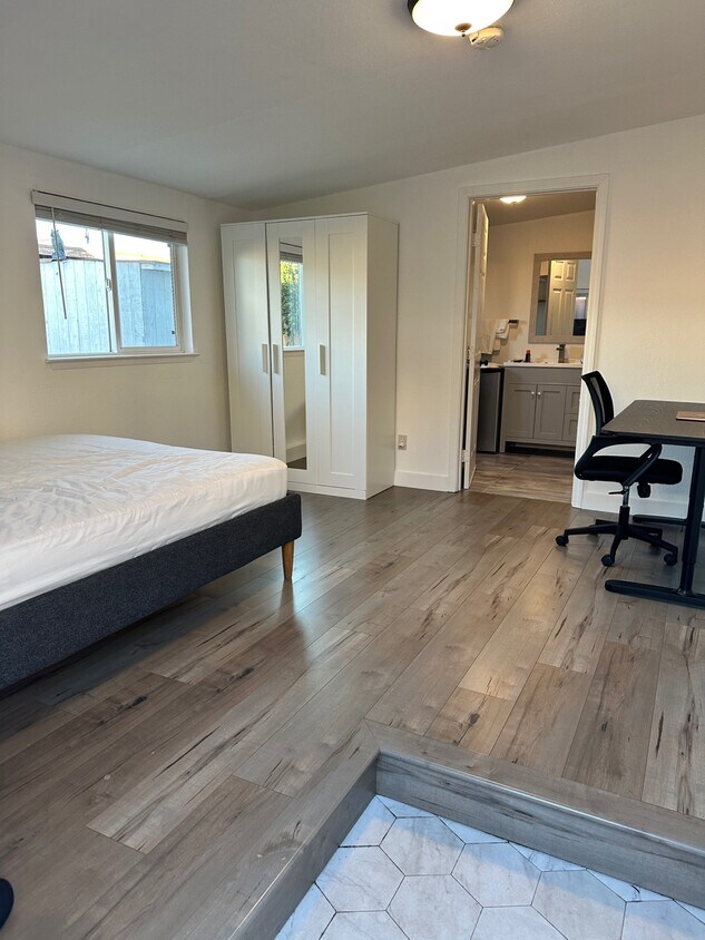 Foto principal - 342 Stowell Ave