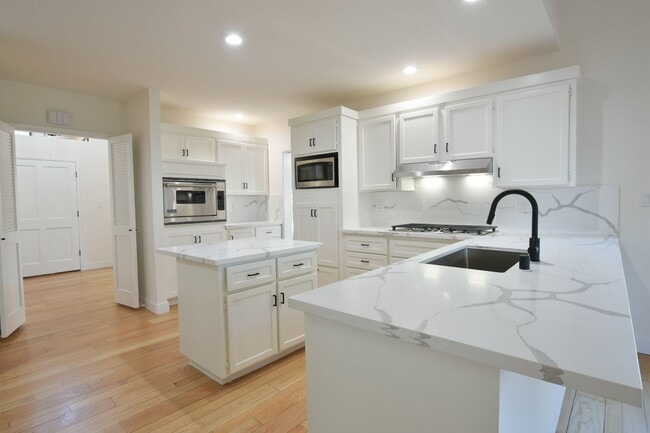 Foto del edificio - 5318 Fairway Dr