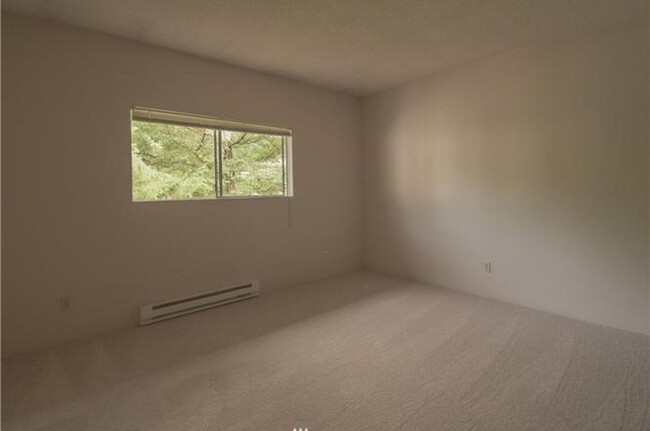 Building Photo - Beautiful updated Condo in Bellevue!