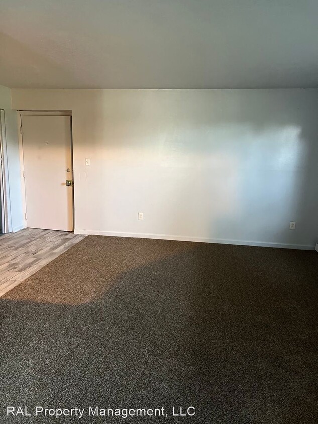 Building Photo - 2 br, 1 bath House - 16100 maple park b5