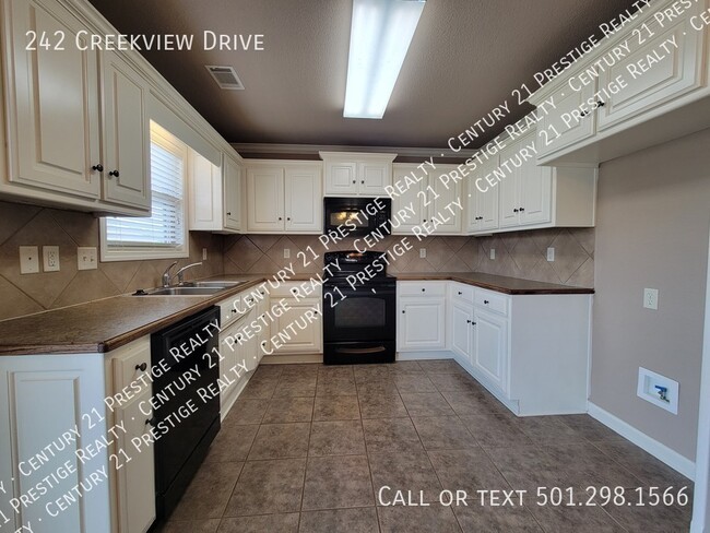 Foto del edificio - 242 Creek View Dr