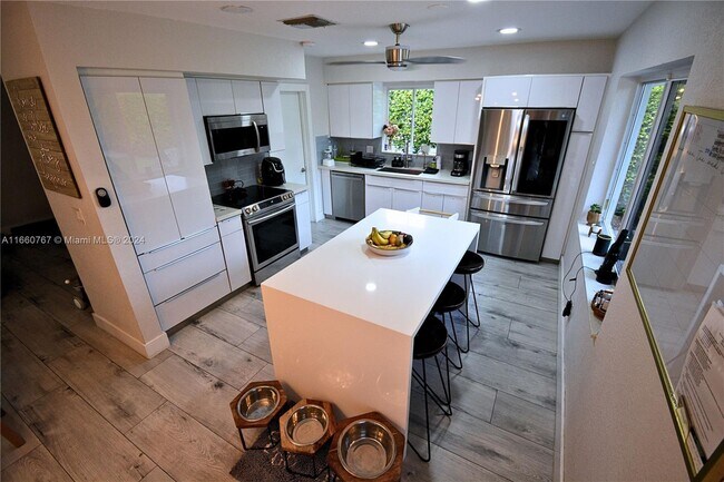 Foto del edificio - 7225 SW 100th Ave